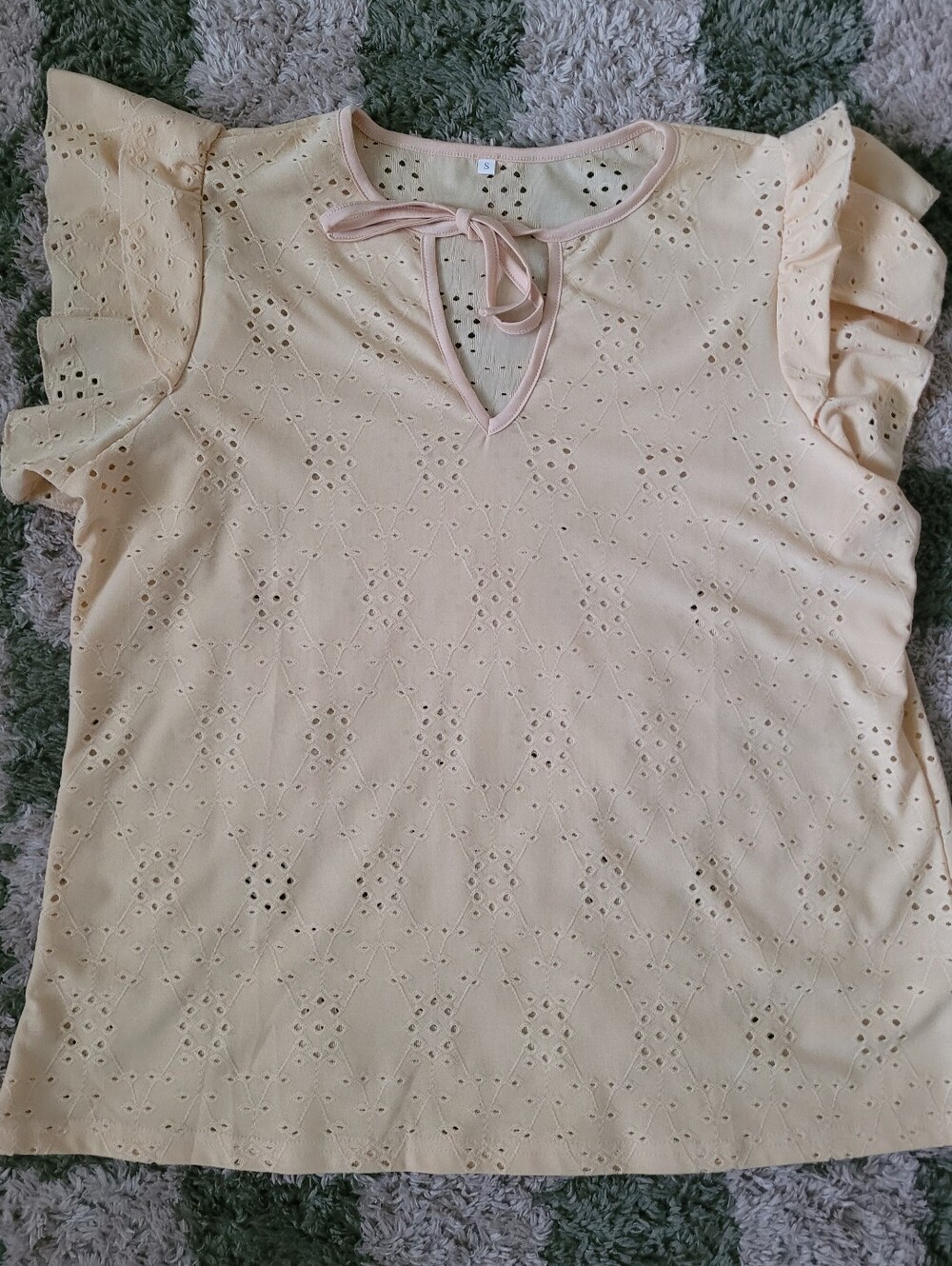 Women's Eyelet Tie-Neck Flutter Sleeve Top - Pale Yellow